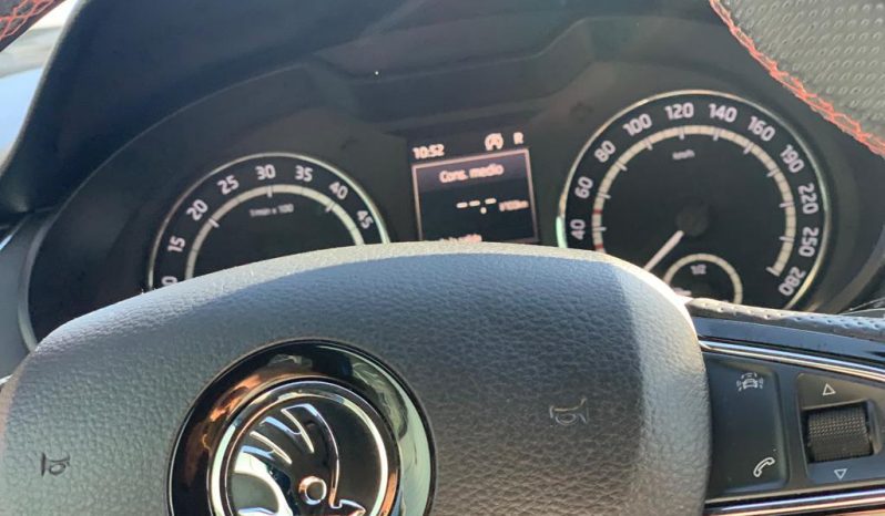 SKODA OCTAVIA COMBI RS DSG completo