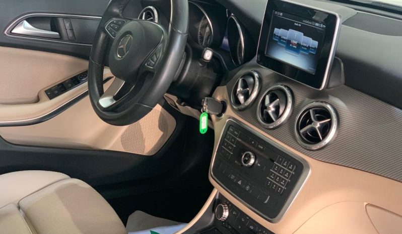 Mercedes-benz gla 200d completo